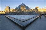 Louvre müzesi piramid,Paris.